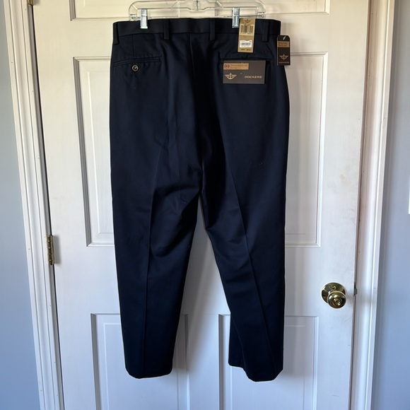 Dockers D3 Classic Fit Never-Iron Essential Kahaki Pants. NWT. 36x29 - Picture 6 of 8